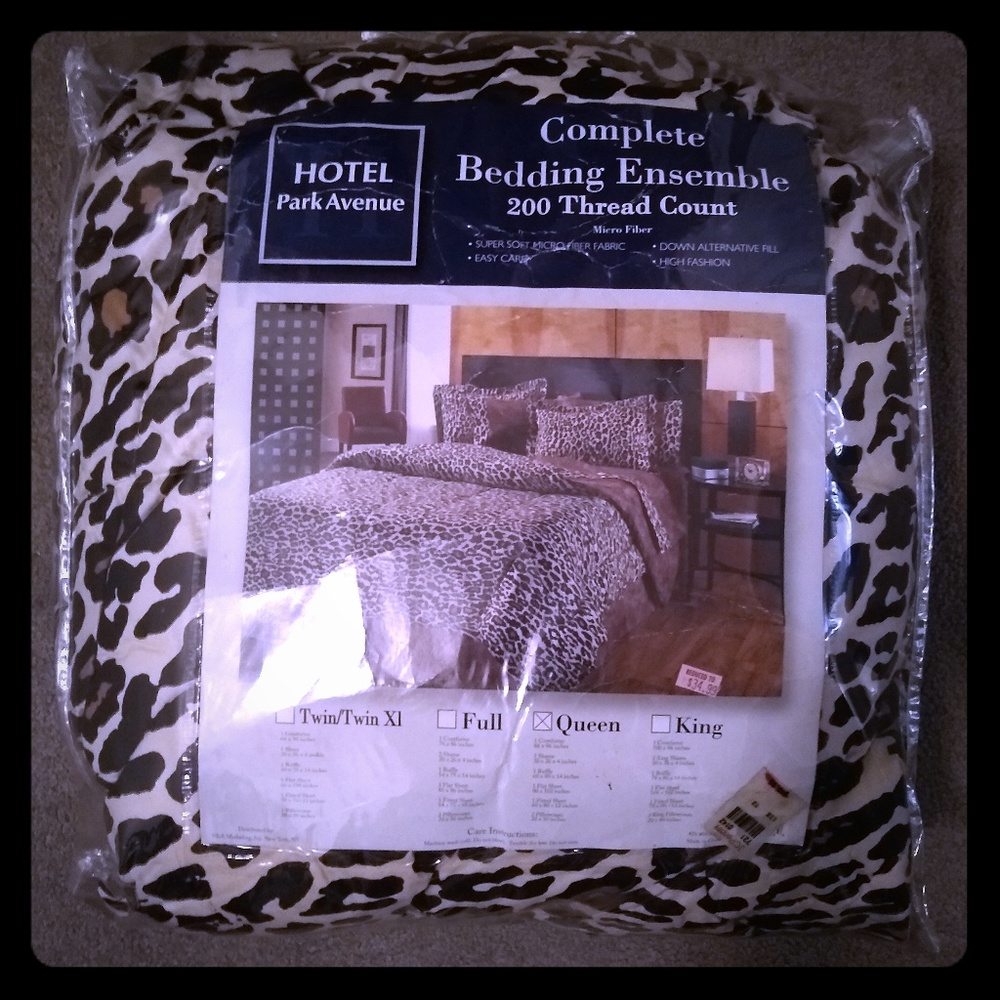 Animal Print Bedding Ensemble, Queen size